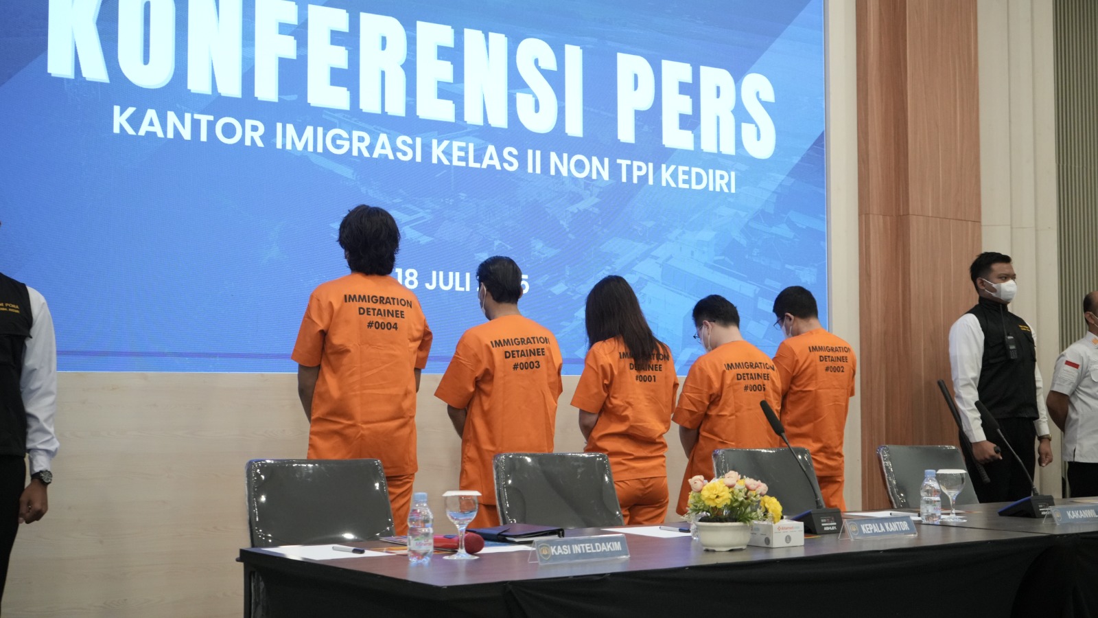 Operasi Wirawaspada 2025, Kantor Imigrasi Kediri Amankan 5 WNA Pelanggar Hukum Keimigrasian