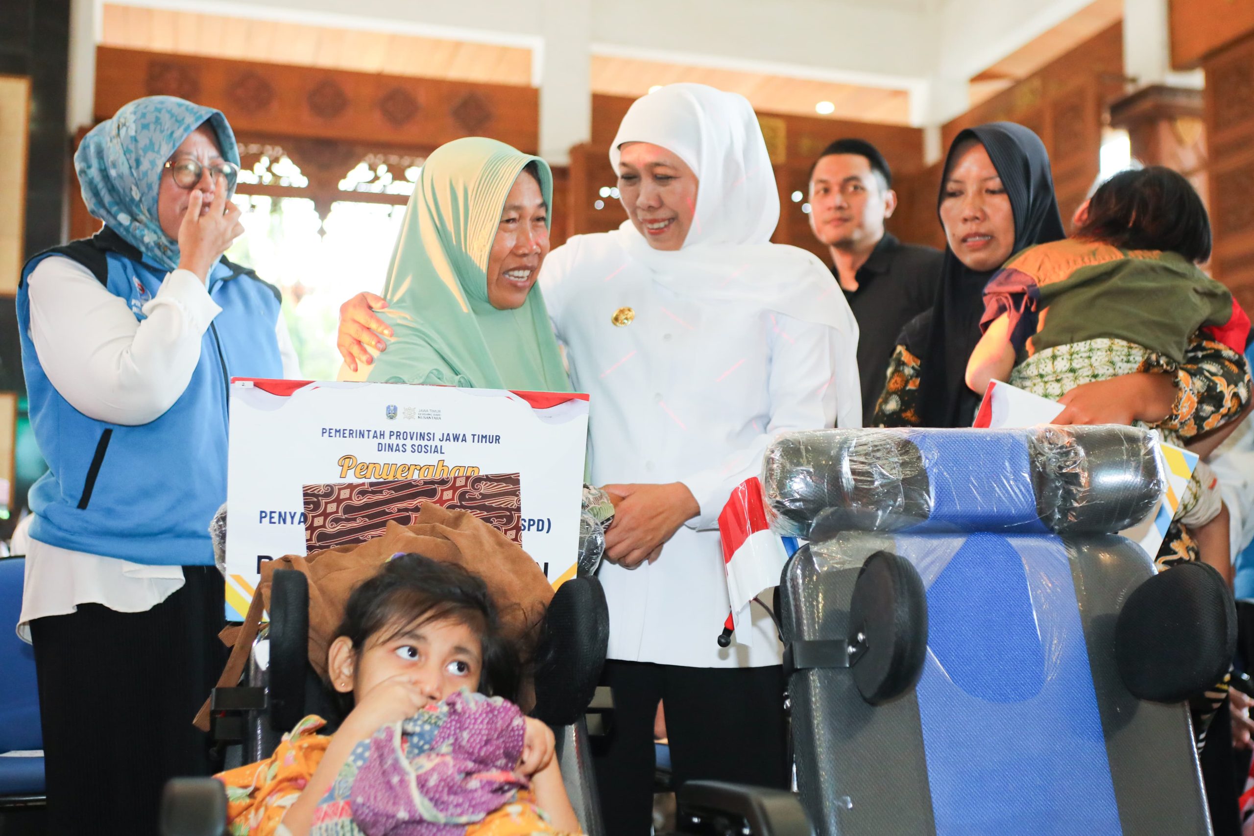 Gubernur Khofifah Salurkan Berbagai Bantuan Rp 6,53 M di Tuban, Pastikan Tepat Sasaran dan Aman Mohon Jangan Dipakai Judol