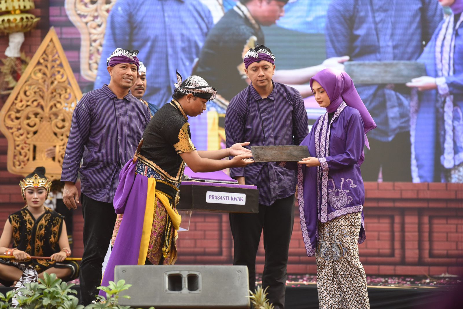 Manusuk Sima Hari Jadi ke-1.146 Kota Kediri, Mbak Wali Ajak Kuatkan Kolaborasi Untuk Kota Kediri Mapan