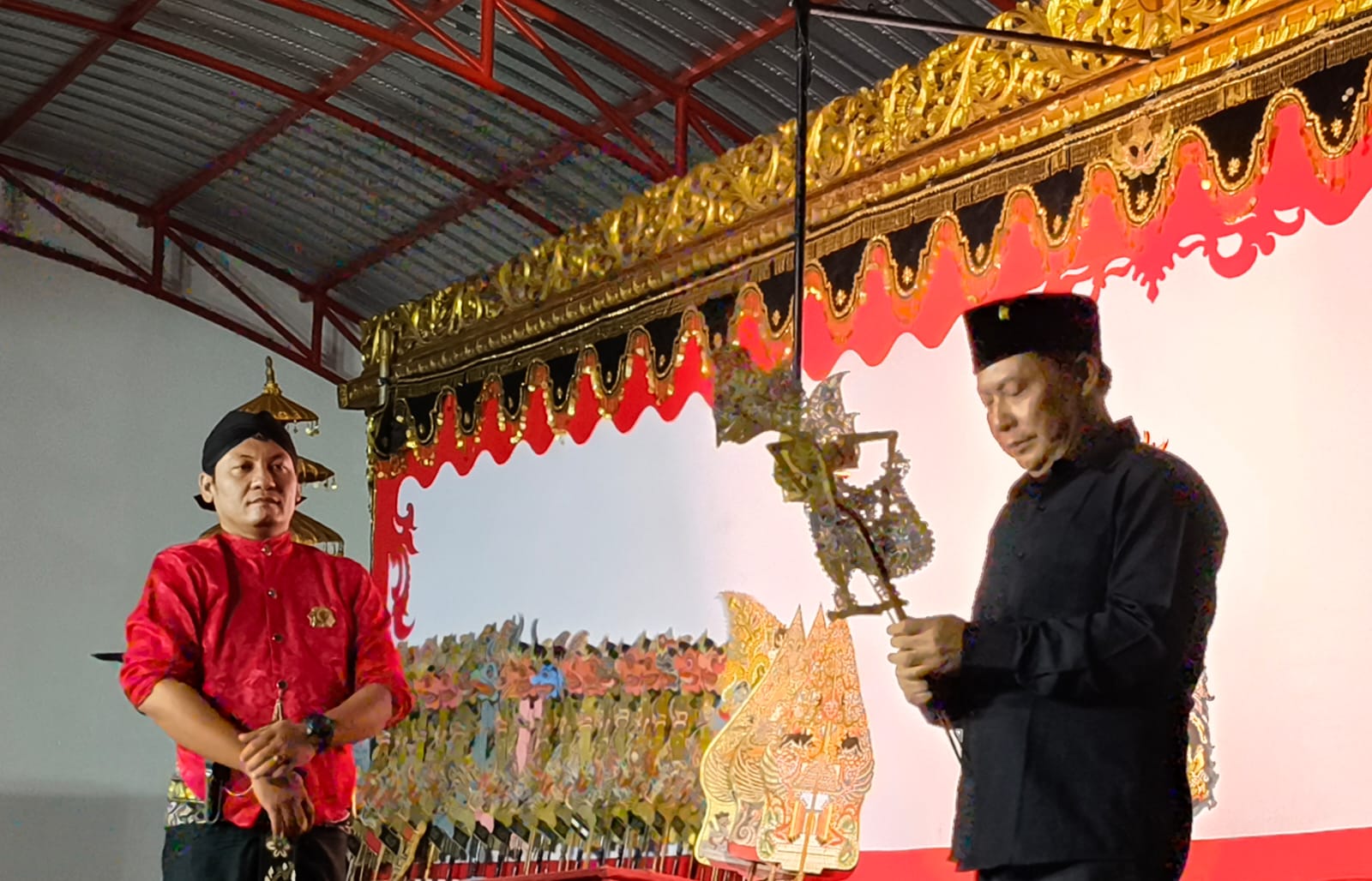 Tasyakuran Selesainya Pembangunan Tempat Parkir, PDI Perjuangkan Kabupaten Kediri Nanggap Wayang Kulit Dengan Lakon Sumantri Ngenger.