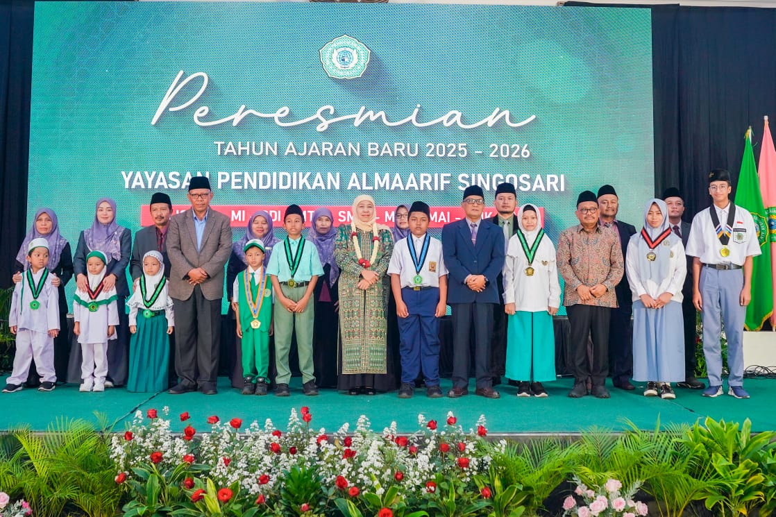 Ajak Teladani Perjuangan KH Masjkur dan KH Tholchah Hasan, Gubernur Khofifah: Pendidikan Adalah Pondasi Karakter dan Peradaban Bangsa