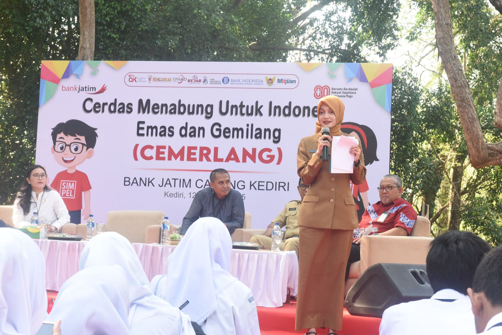Mbak Wali Ajak Pelajar SMP Cerdas Mengelola Keuangan Untuk Masa Depan