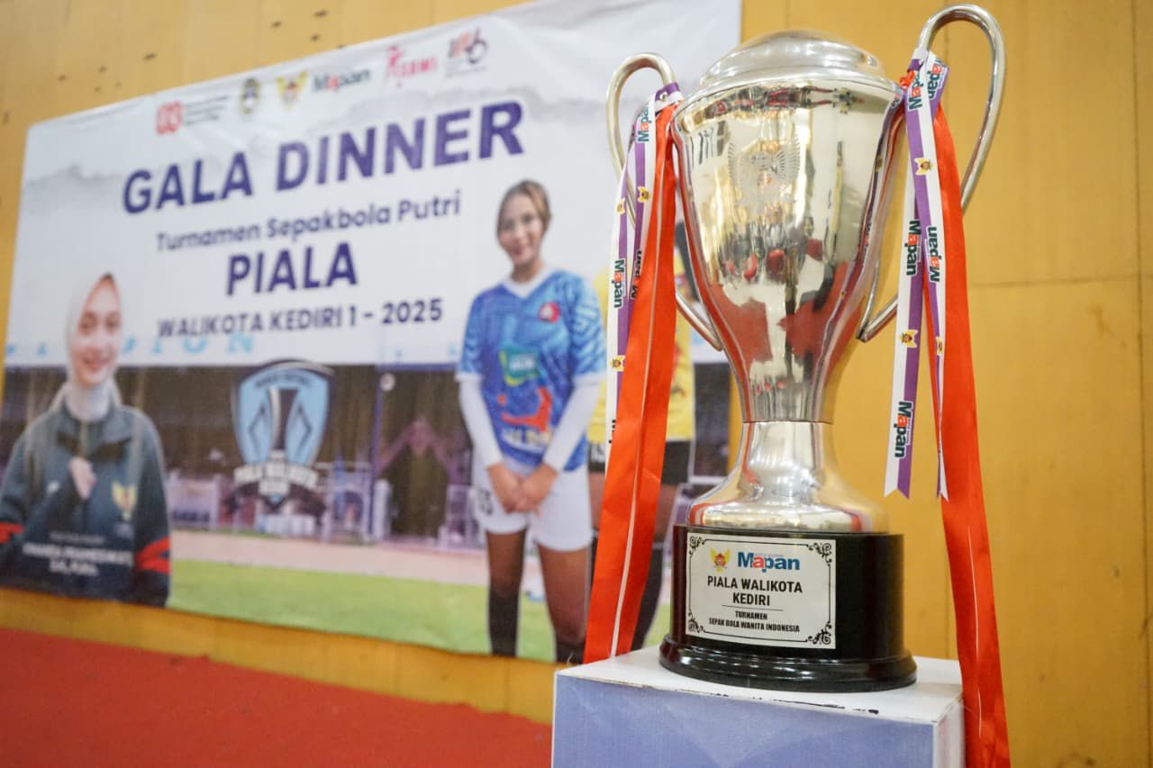 Mbak Wali Beri Semangat Atlet Turnamen Sepak Bola Wanita Piala Wali Kota Kediri 2025