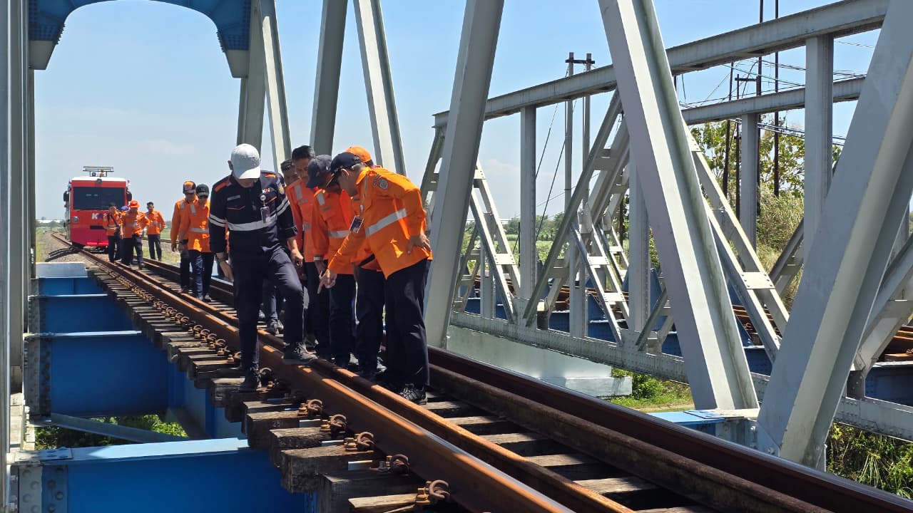 Prioritas Keselamatan dan Keamanan, Manajemen KAI Daop 7 Madiun Periksa Lintas Antara Stasiun Madiun–Jombang