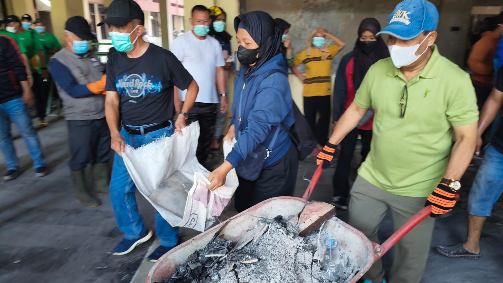 Pimpinan Dewan, Pimpin Pembersihan Gedung DPRD Kabupaten Kediri. Murdi Hantoro: “Senin Depan Semua Normal”