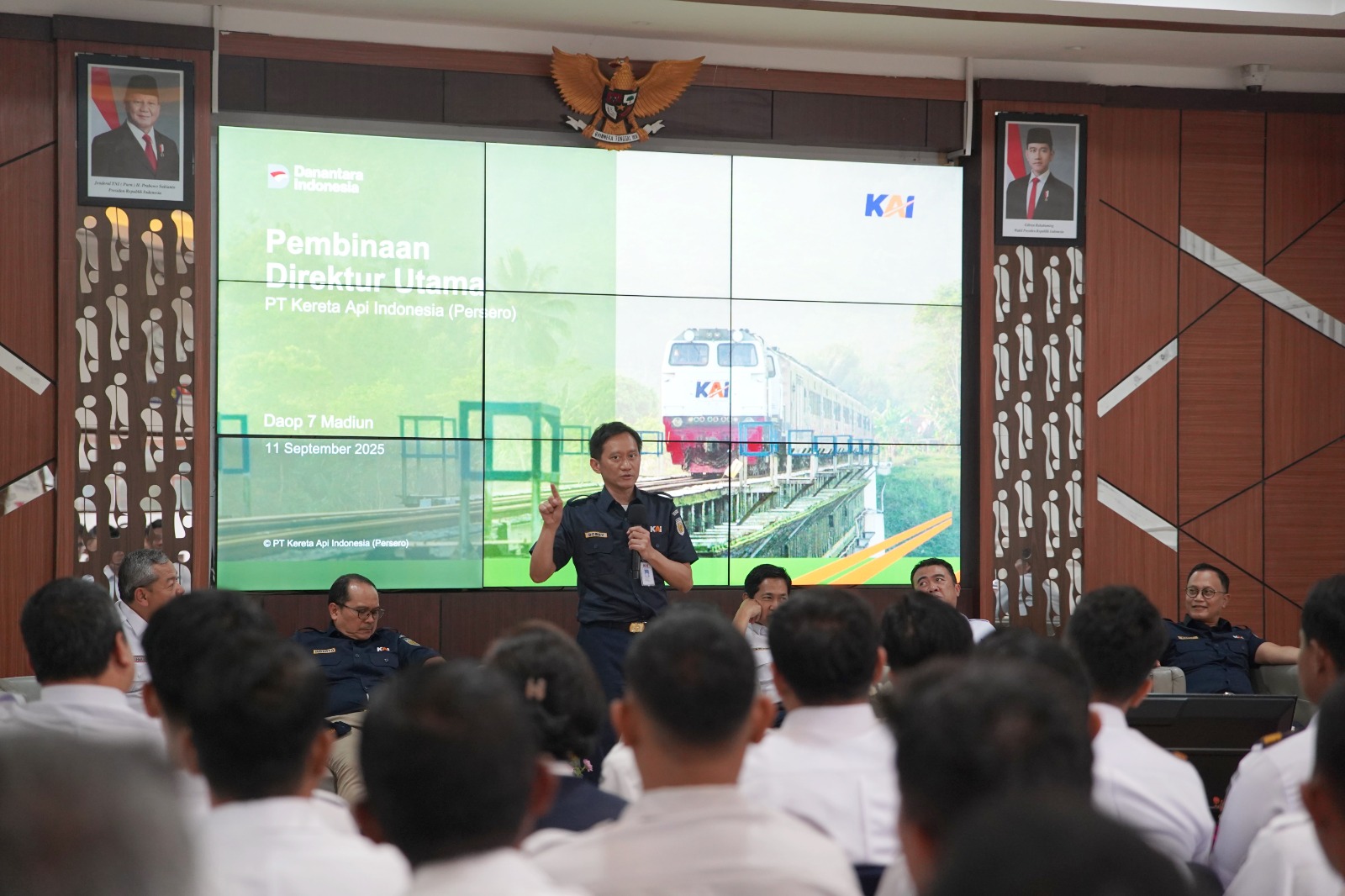 Direktur Utama KAI Kunjungi Daop 7 Madiun, Tinjau Fasilitas dan Beri Arahan Insan KAI