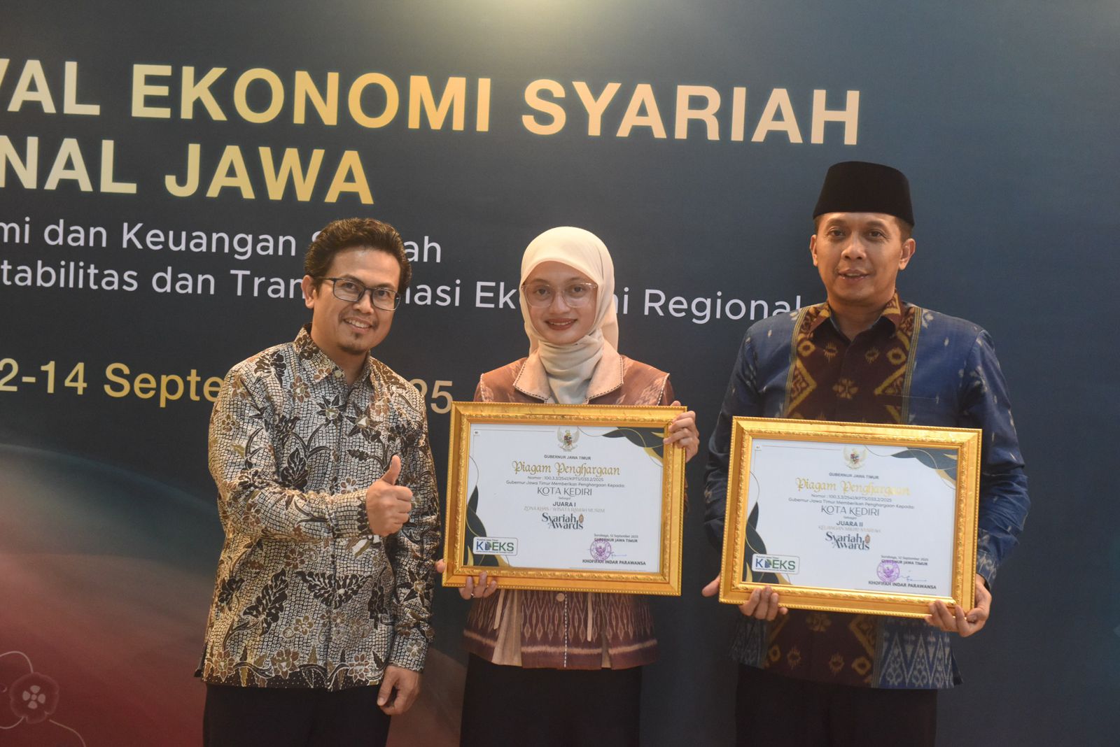 Wali Kota Kediri Dapat Dua Penghargaan Pada Syariah Award