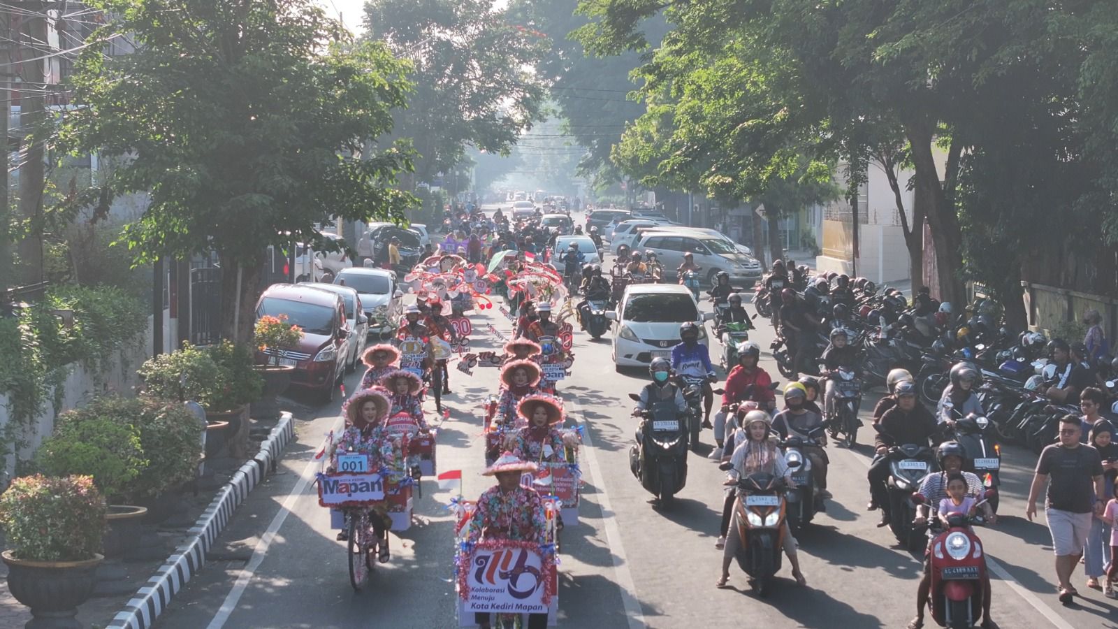 Warna-warni Parade Sepeda Hias Semarakkan Peringatan HUT RI dan Hari Jadi Kota Kediri