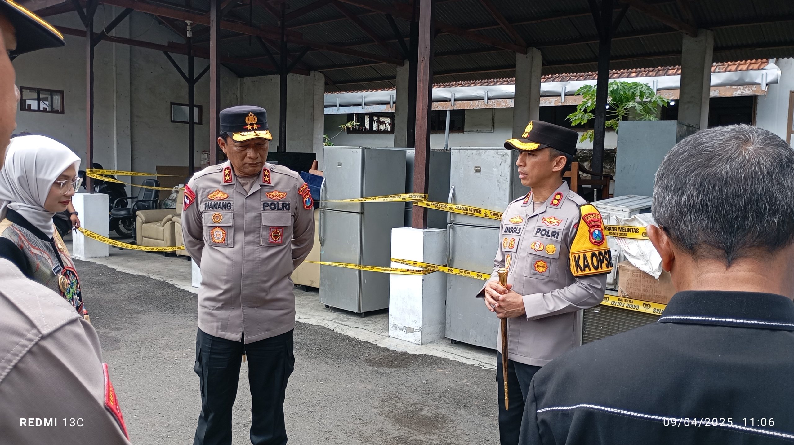 Kapolda Jatim Kunjungi Bangunan Korban Amuk Massa, Himbau  Masyarakat Bijak Menggunakan Media Sosial