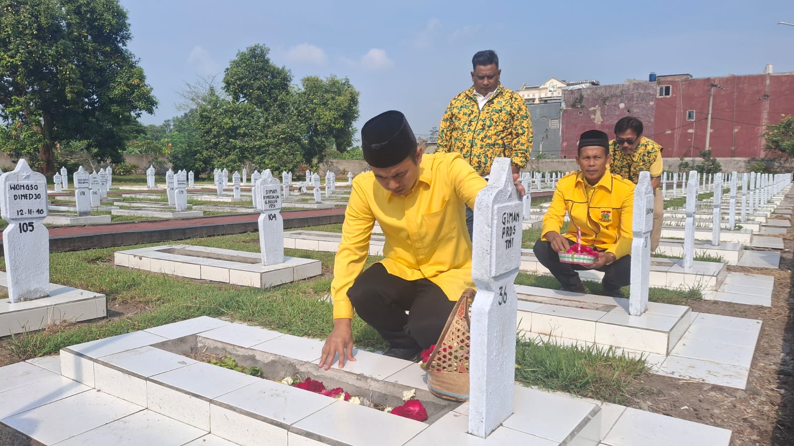 Peringati HUT Ke-61, Golkar Kabupaten Kediri Ziarah ke Taman Makam Pahlawan