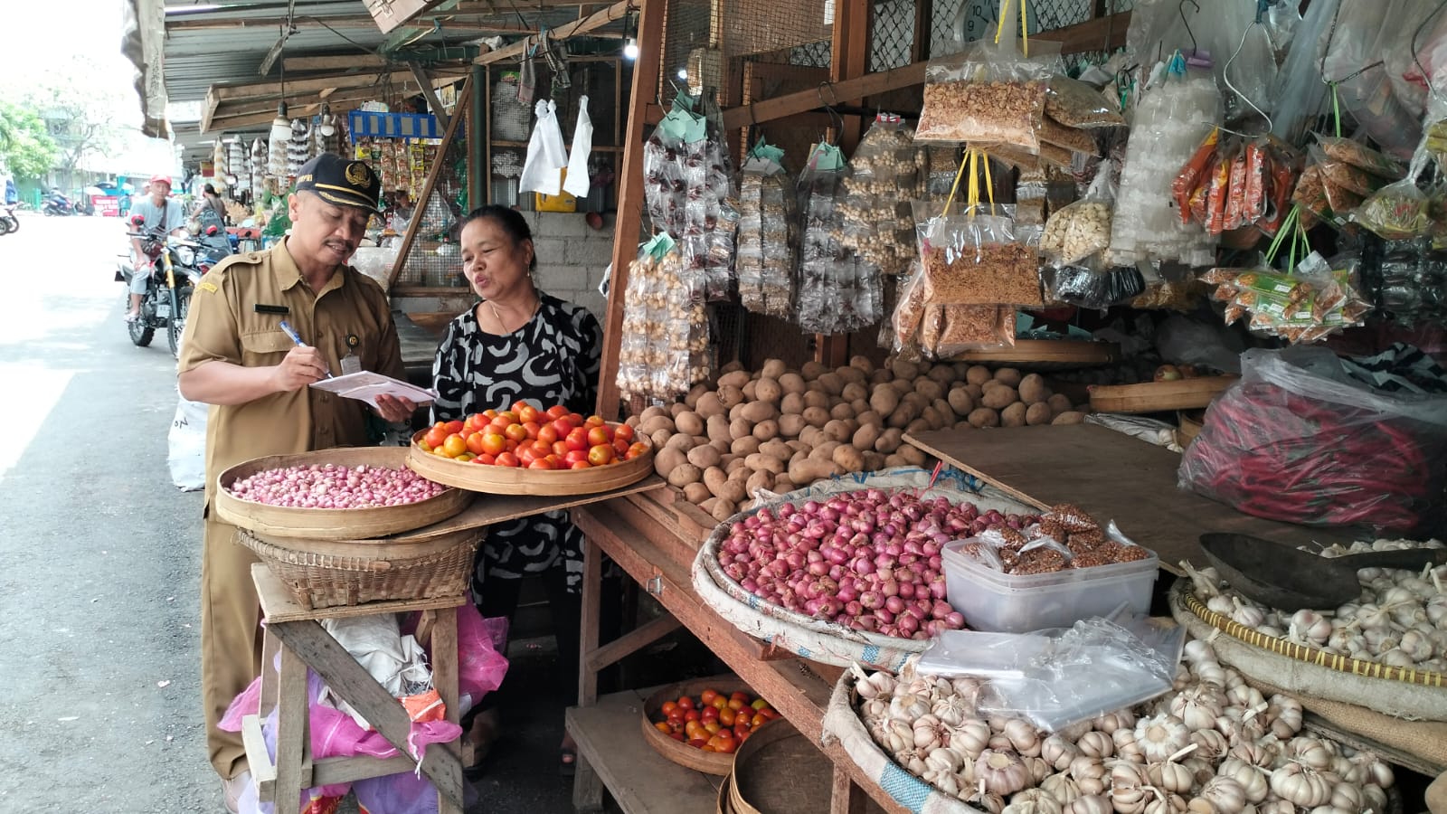Monitoring Rutin Bahan Pangan, Harga Cabai dan Bawang Putih Turun, Minyak Goreng dan Bawang Merah Naik