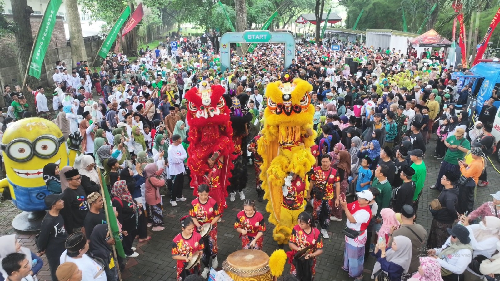 Peringati Hari Santri 2025, PCNU Kota Kediri Menggelar Jalan Sehat Santri Sarungan