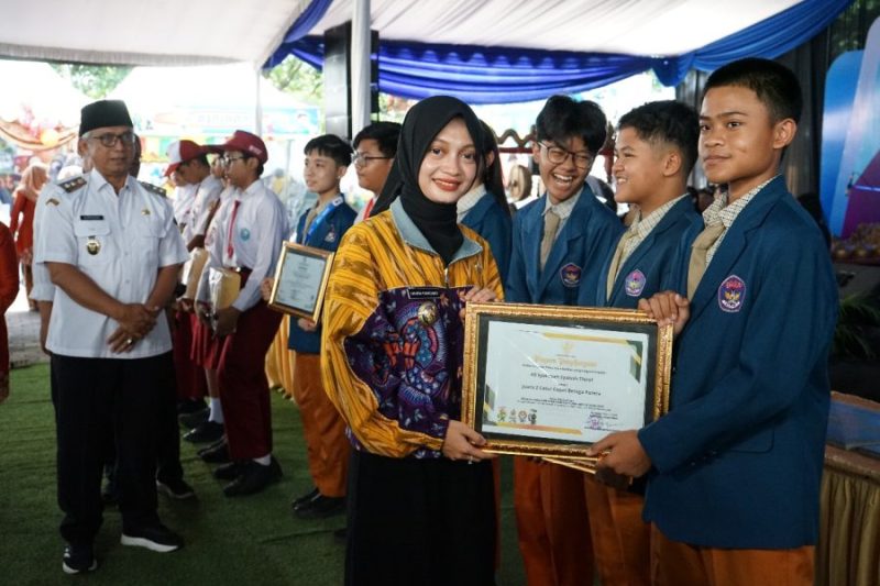 Mbak Wali Nostalgia di Dies Natalies ke-75 SMP Negeri 1 Kediri
