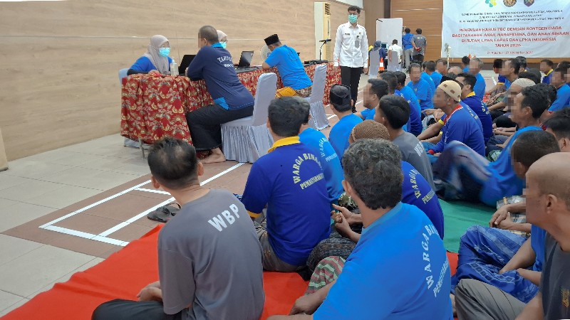 Warga Binaan Lapas Kediri Mengikuti Rontgen Massal Deteksi Kasus Tuberkulosis