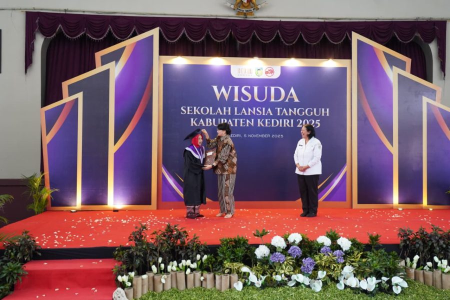 Mbak Cicha Mewisuda Ribuan Lansia dalam Program Selantang
