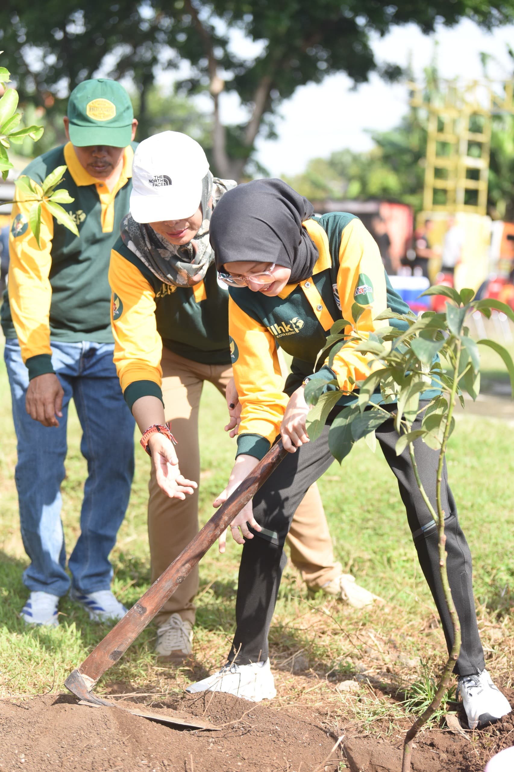 Kota Kediri Memperingati Hari Menanam Pohon Sedunia di Kelurahan Dermo