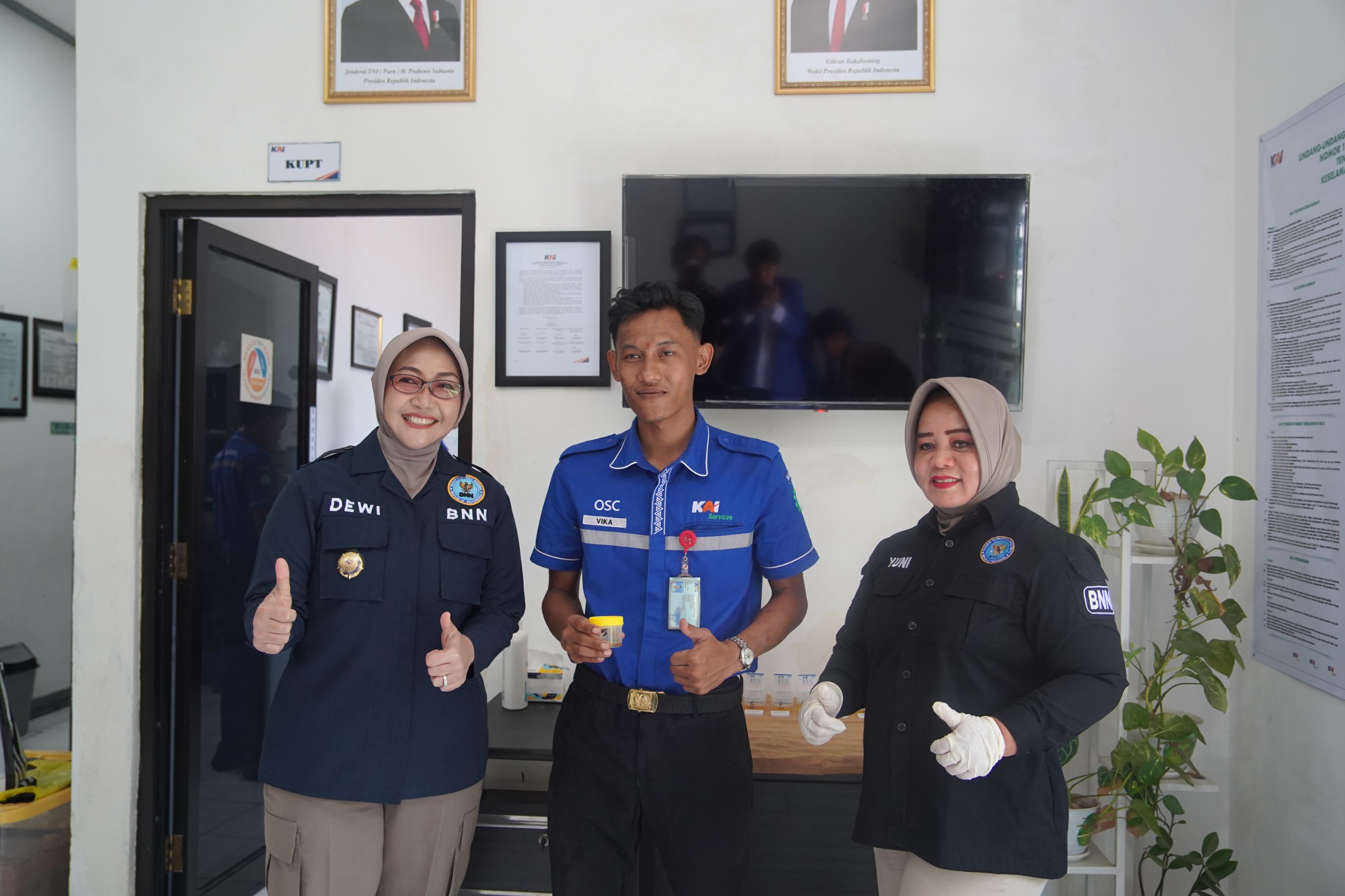 Jelang Angkutan Natal 2025 dan Tahun Baru 2026, KAI Daop 7 Madiun Bersama BNN Nganjuk Gelar Tes Narkoba Acak