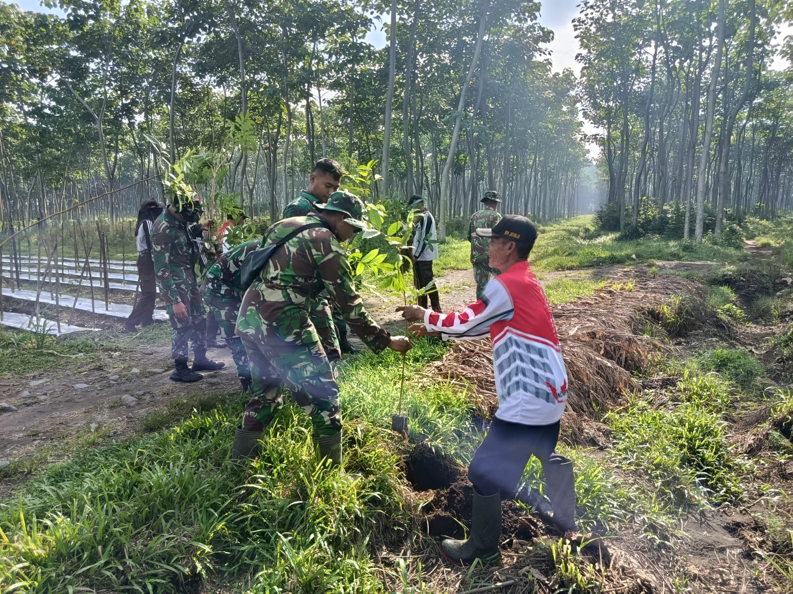 Rangkaian TMMD ke-127, Kodim 0809/Kediri Hijaukan Cagar Alam Simpenan