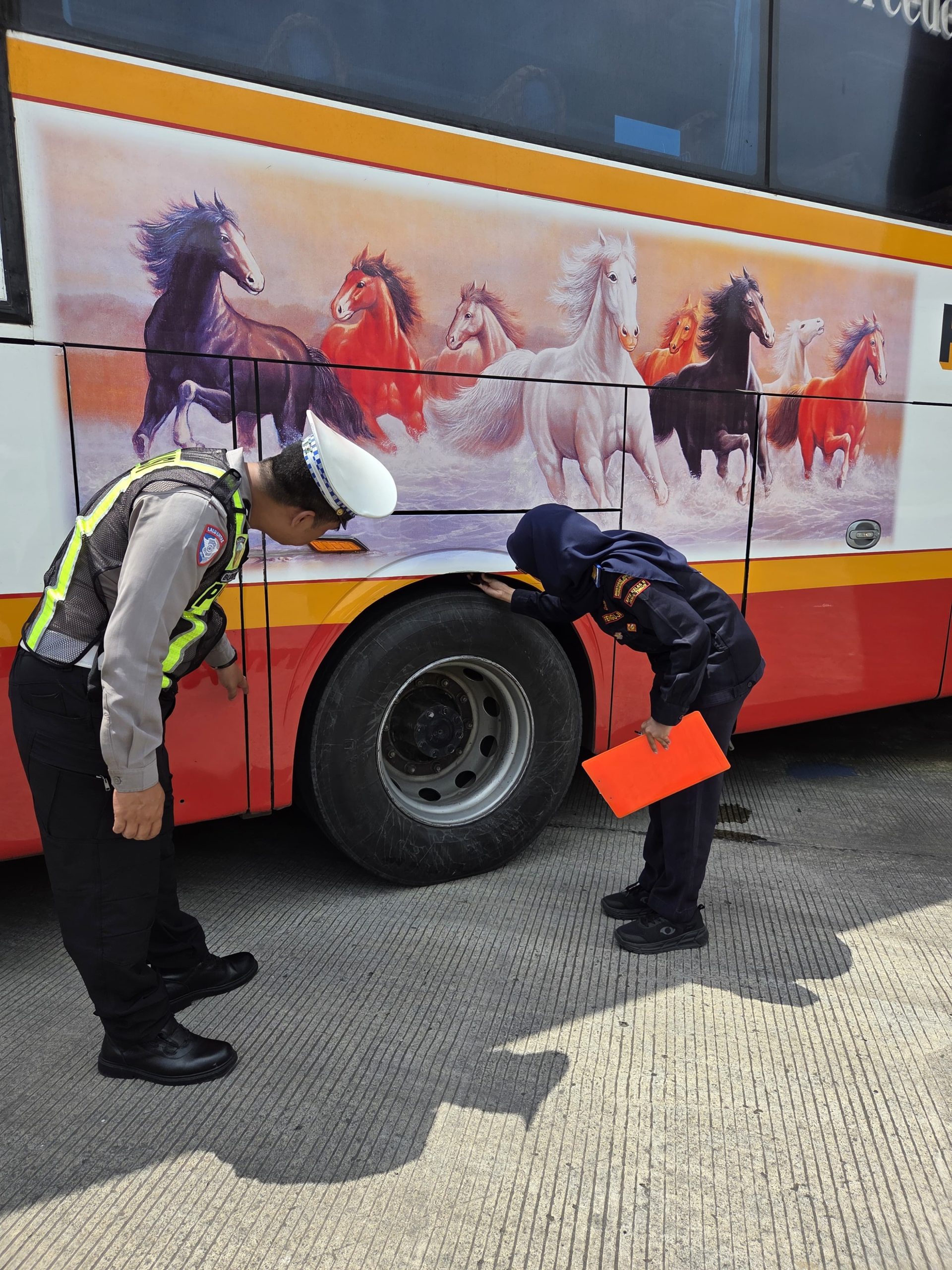 Jelang Libur Panjang Tahun Baru Imlek, Pemkot Kediri Lakukan Ramp Check Bus AKAP dan Bus AKDP