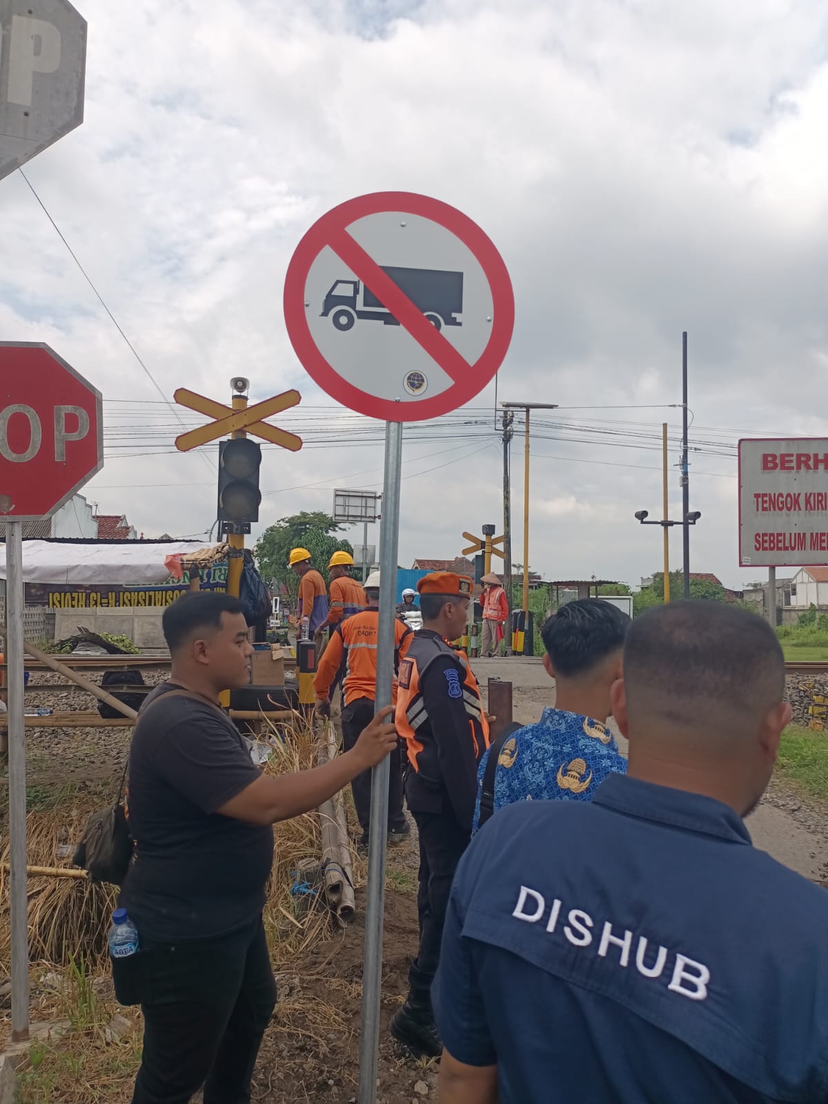 Tingkatkan Keselamatan Jelang Angkutan Lebaran 2026, PT KAI Lakukan Normalisasi Jalur di Tulungagung