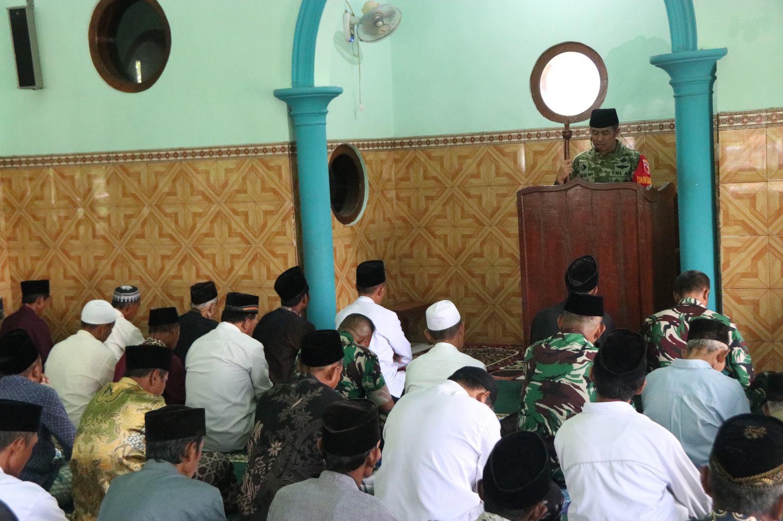 Di Tengah TMMD ke-127, Dandim Kediri Sampaikan Khutbah Jumat di Desa Gadungan