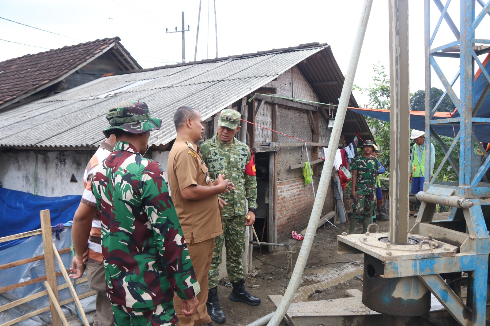 Pastikan Tepat Sasaran, Dansatgas TMMD Evaluasi Teknis Pembangunan Sumur Bor