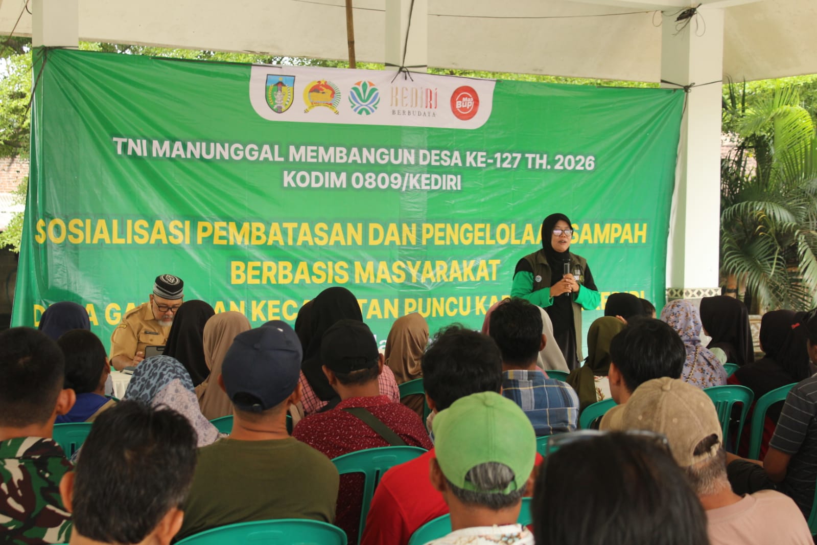 TMMD ke-127, Puluhan Warga Desa Gadungan Mengikuti Edukasi Memilah Sampah