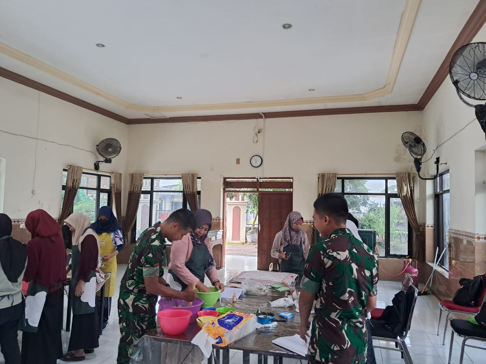 TMMD ke-127, UPT BLK Kediri Bekali Warga Gadungan Keterampilan Membuat Roti dan Kue