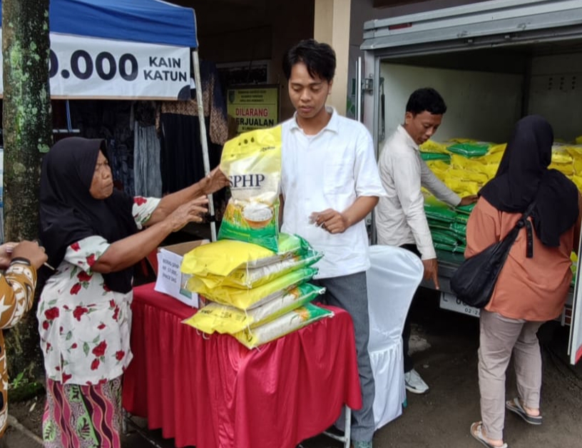 Sambut Hari Besar Keagamaan, BULOG Kediri Bersama Pemerintah Daerah Menggelar Gerakan Pangan Murah