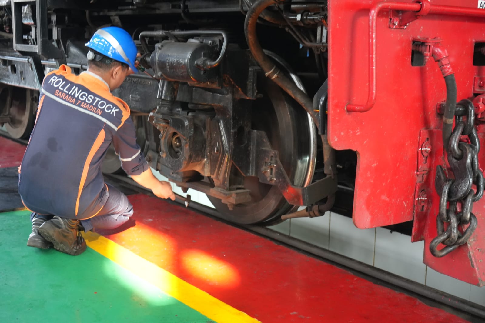 KAI Daop 7 Madiun Intensifkan Perawatan Lokomotif dan Kereta Jelang Angkutan Lebaran 2026