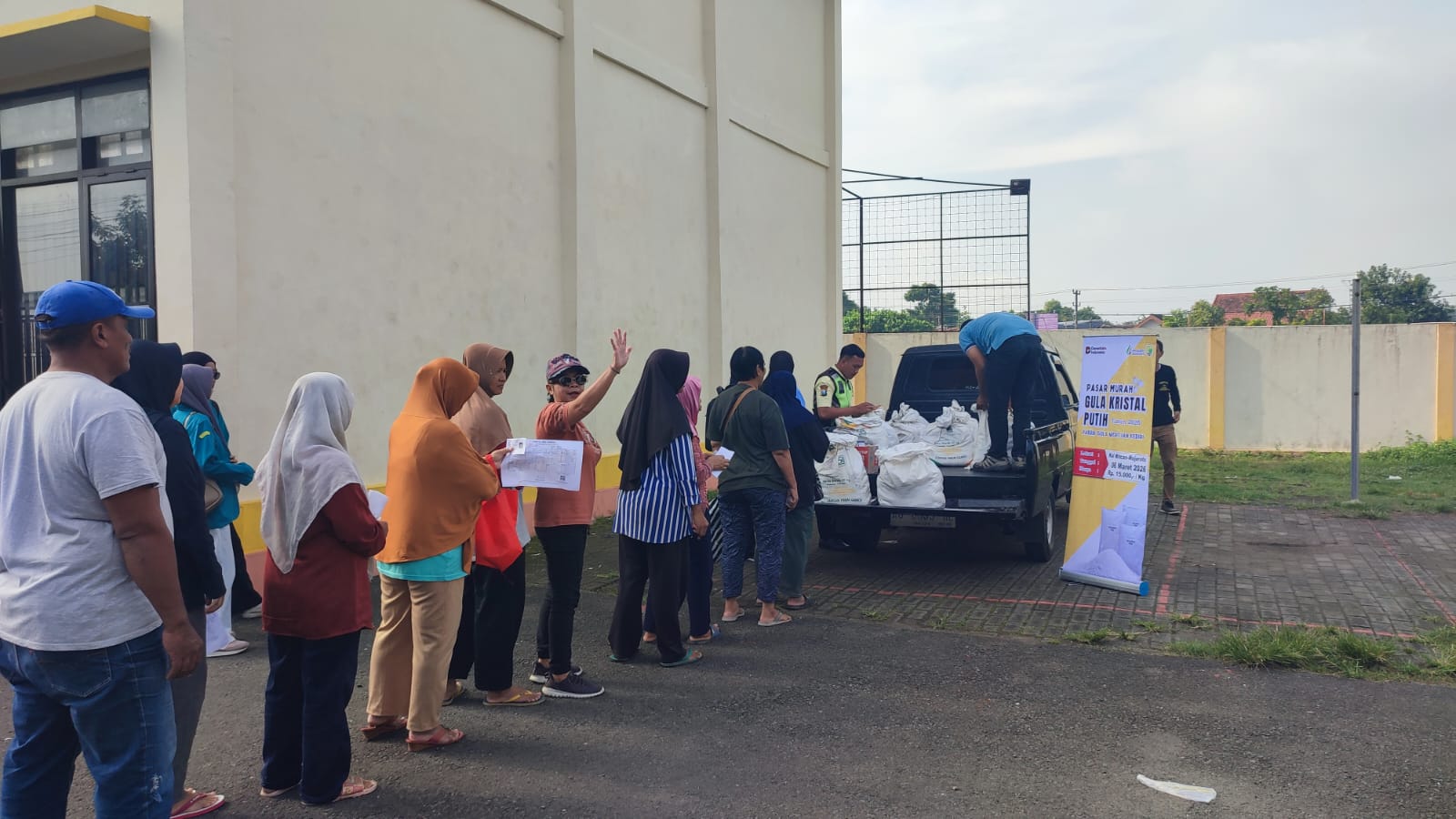 Semarak Ramadan, PG Meritjan Gelar Pasar Murah di Kelurahan Mrican dan Kelurahan Dermo