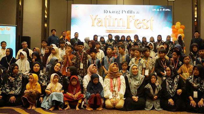 Semarak Ramadhan, KAI Daop 7 Madiun Salurkan Bantuan TJSL untuk Anak Yatim dan Dhuafa