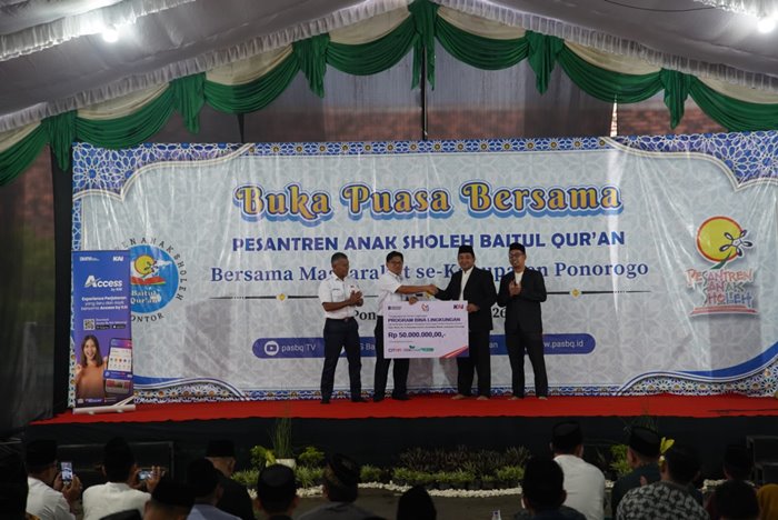 Perkuat Sinergi dengan Pondok Pesantren, KAI Salurkan Bantuan TJSL Senilai Rp 50 Juta