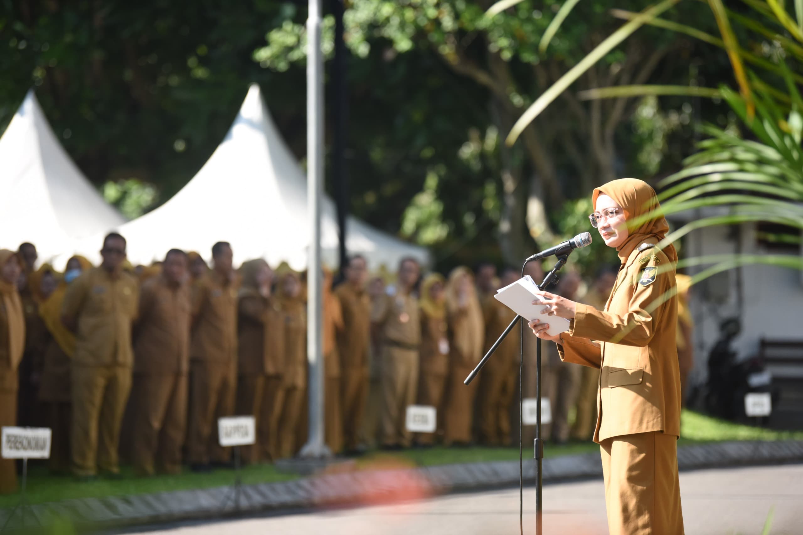 Mbak Wali Pimpin Apel Pagi, Ingatkan Pejabat Tidak Gunakan Mobil Dinas Untuk Mudik