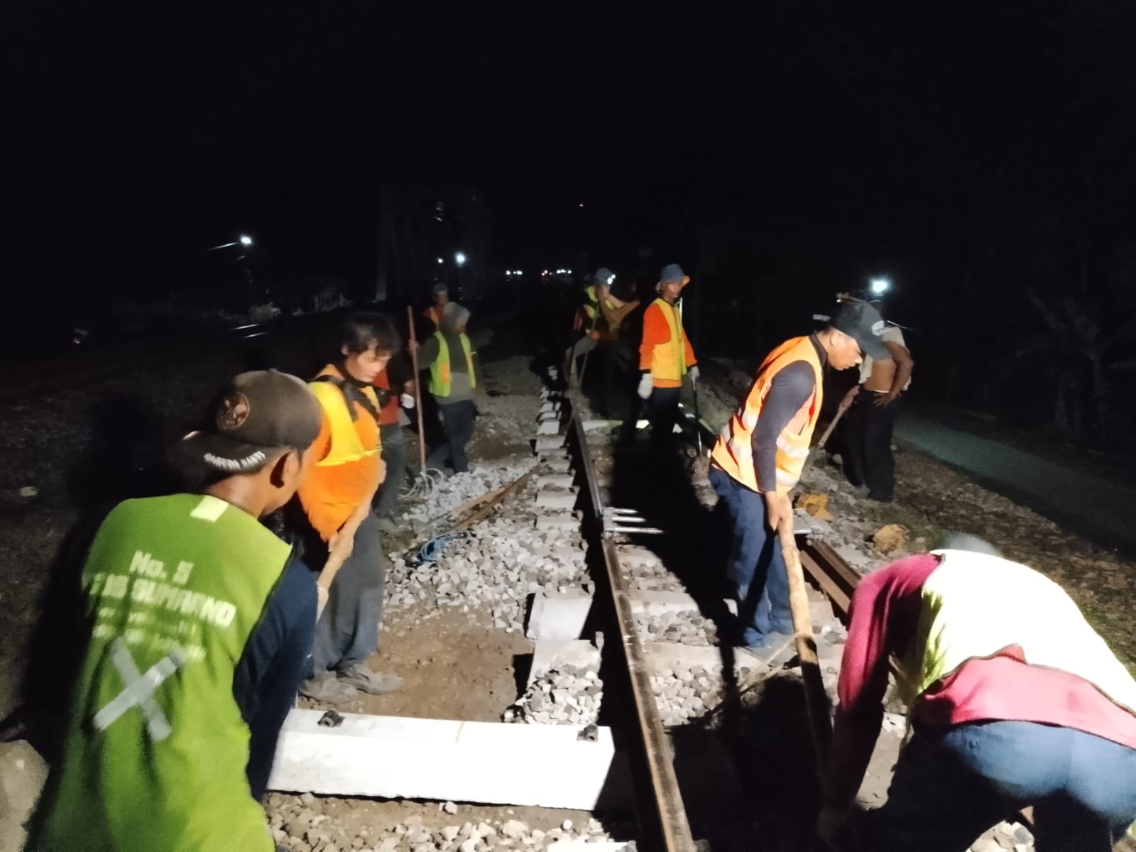 KAI Daop 7 Madiun Laksanakan Penggantian Bantalan Rel di Petak Geneng–Ngawi