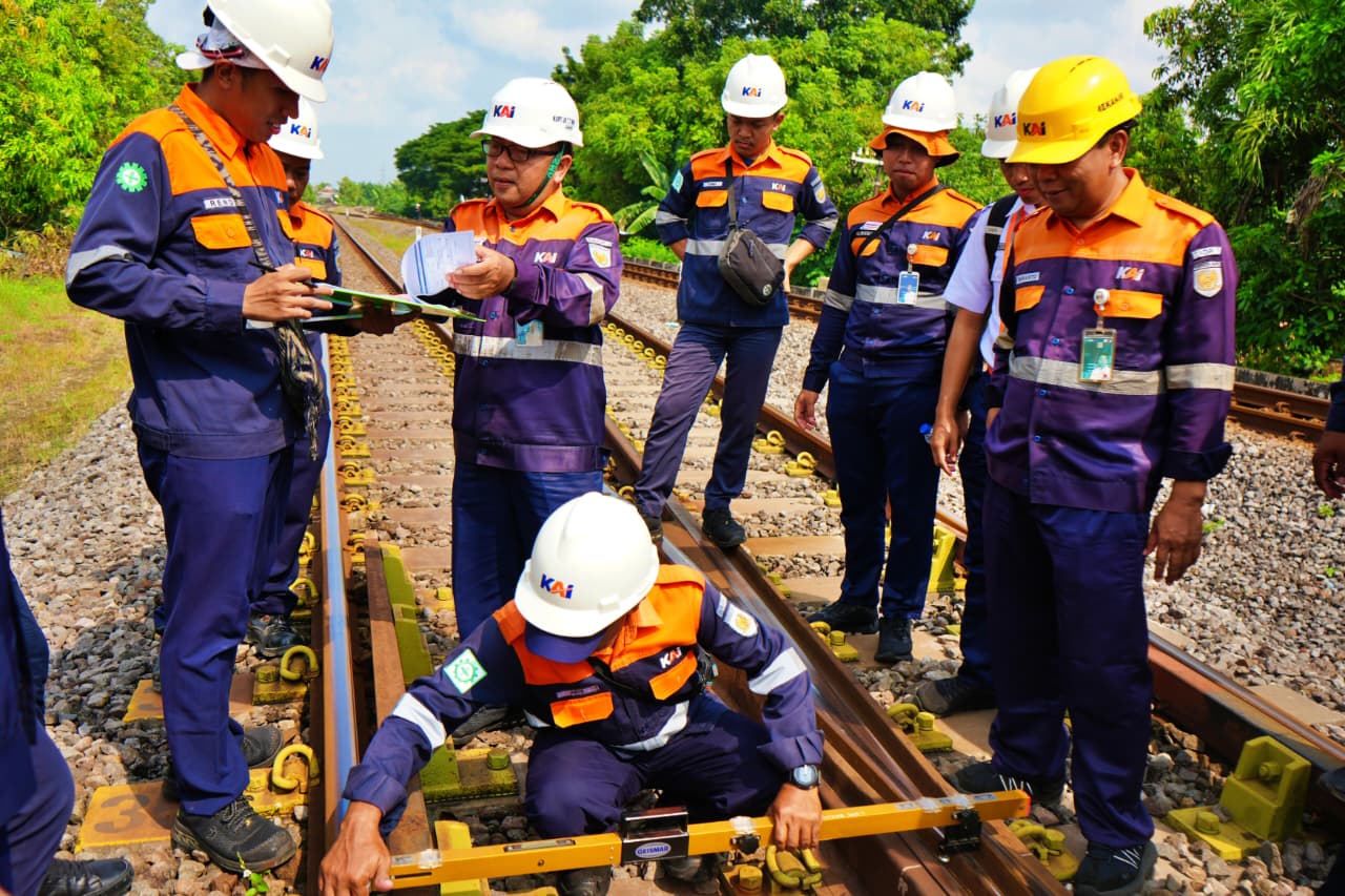 KAI Daop 7 Madiun Gelar Diklat Refreshing Perawatan Jalur Untuk Keamanan Perjalanan KA