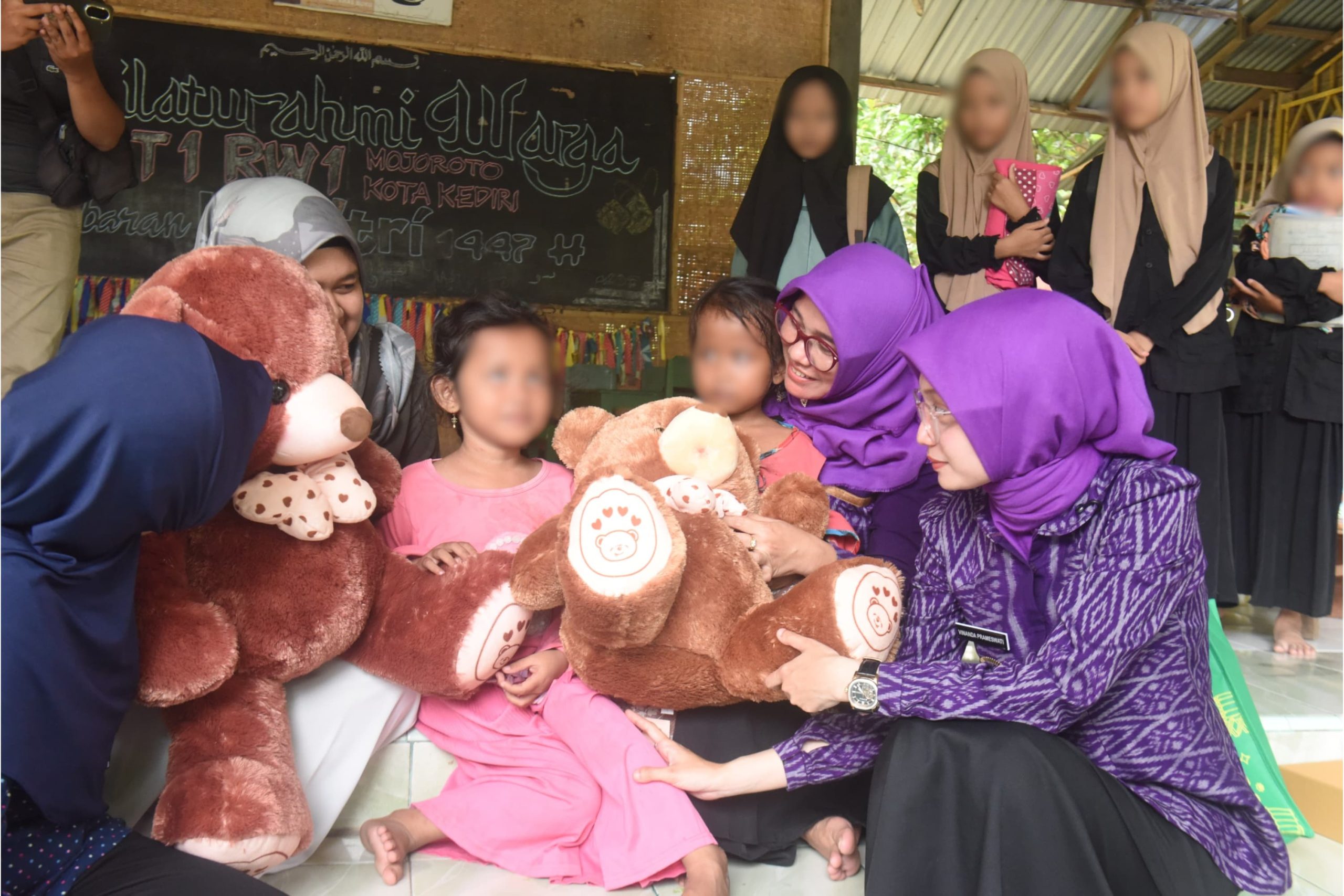 Mbak Wali Kunjungi Anak Diduga Korban Kekerasan, Pastikan Perlindungan dan Pemulihannya