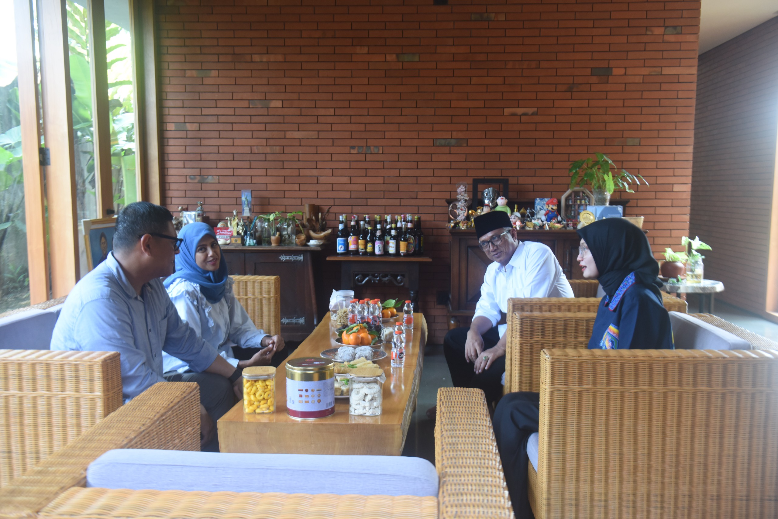 Mbak Wali dan Gus Qowim Silaturahmi ke Rumah Mantan Wali Kota Kediri