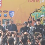 Bersama Komunitas Kelas Malam, Mbak Wali dan Gus Iqdam Ziarah ke Makam Syekh Al Wasil Syamsudin