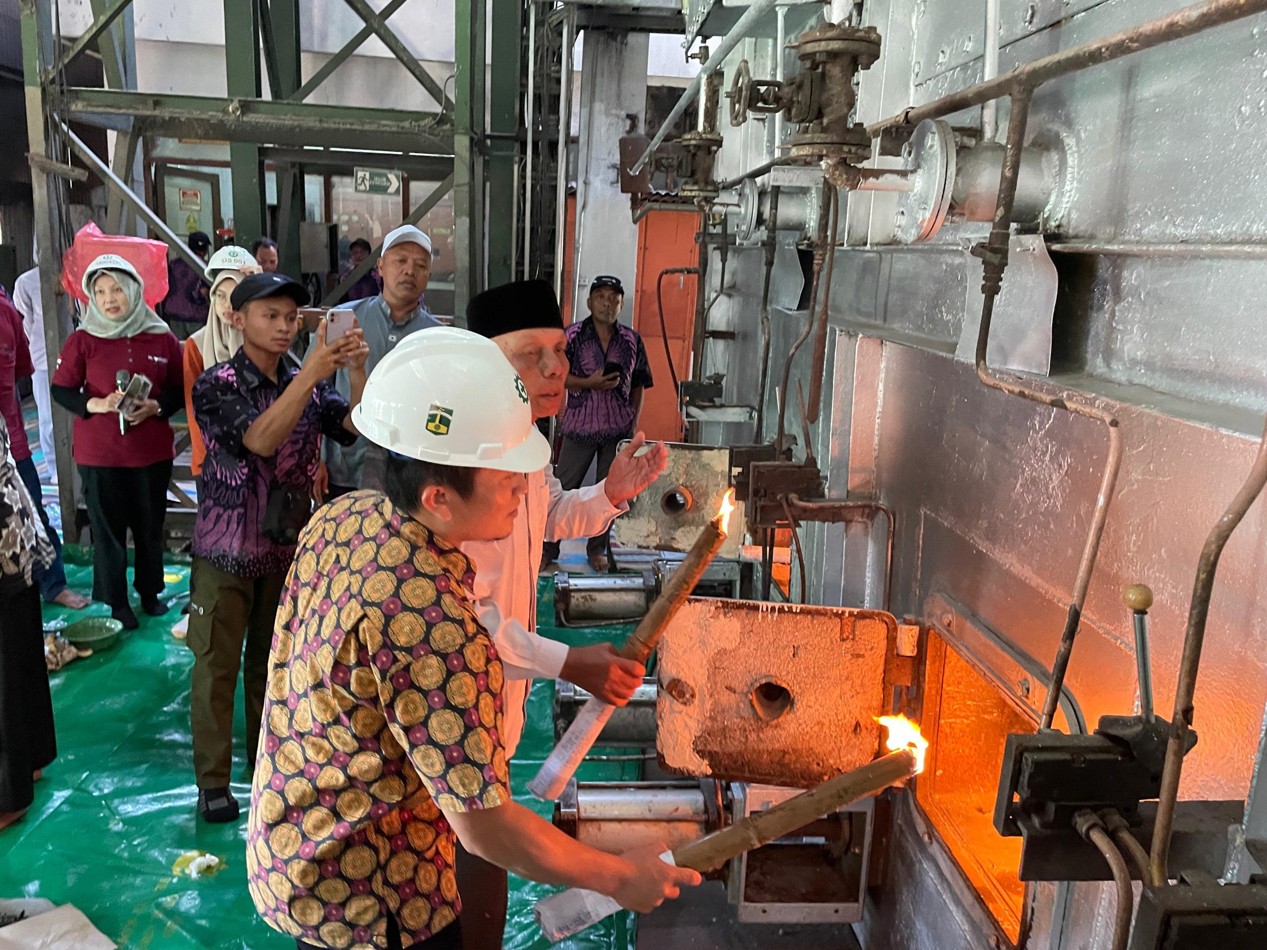 Pabrik Gula Ngadiredjo Lestarikan Kearifan Lokal Tradisi Cethik Geni Jelang Musim Giling 2026