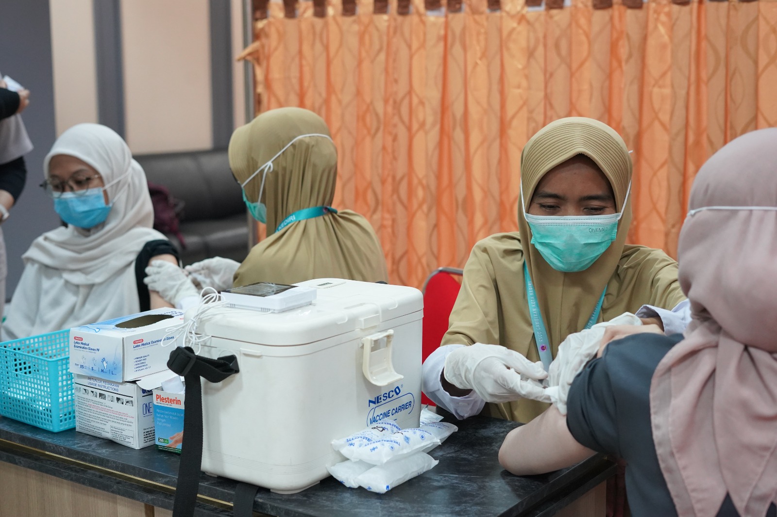 Ratusan Tenaga Kesehatan Kota Kediri Jalani Vaksinasi Measles and Rubella Dosis Satu