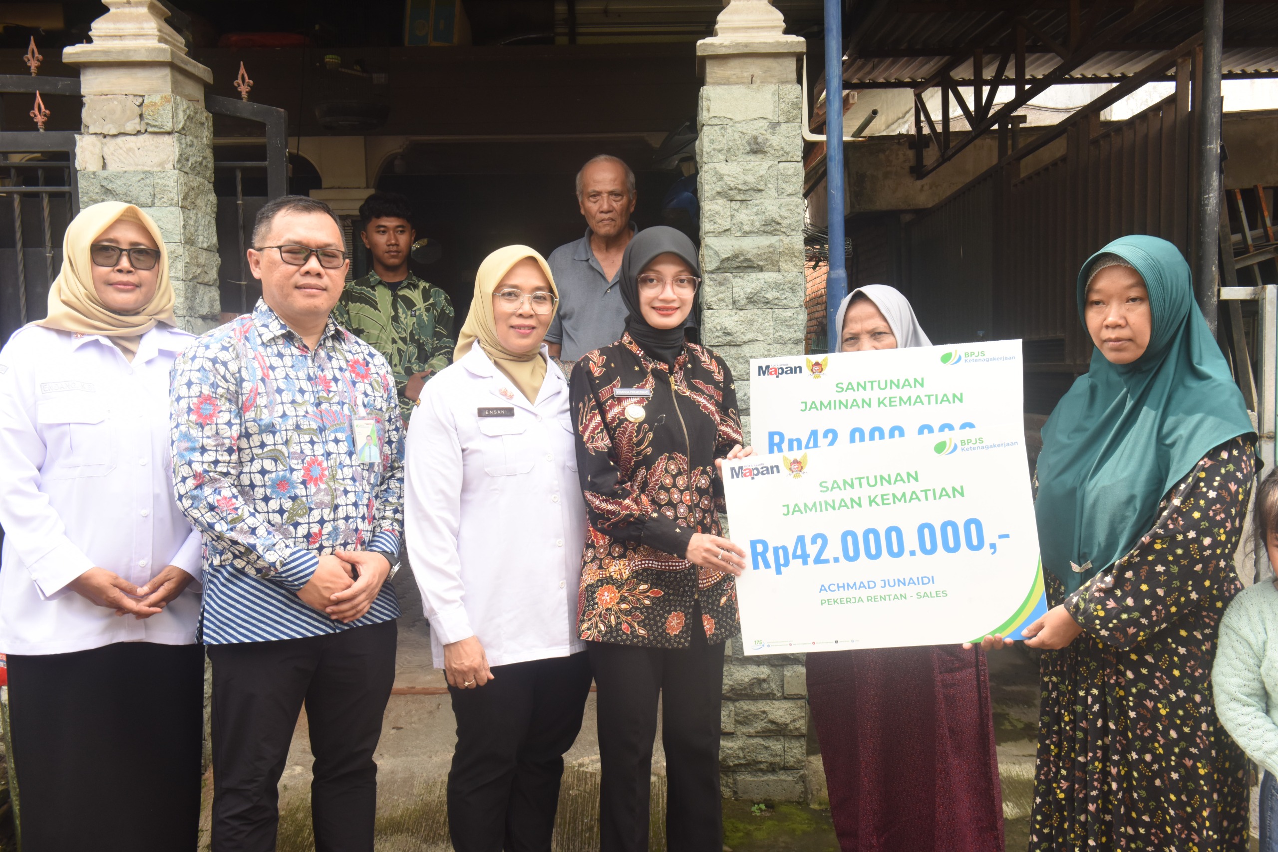 Mbak Wali Serahkan Jaminan Kematian BPJS Ketenagakerjaan Kepada Ahli Waris, Komitmen Lindungi Pekerja Rentan