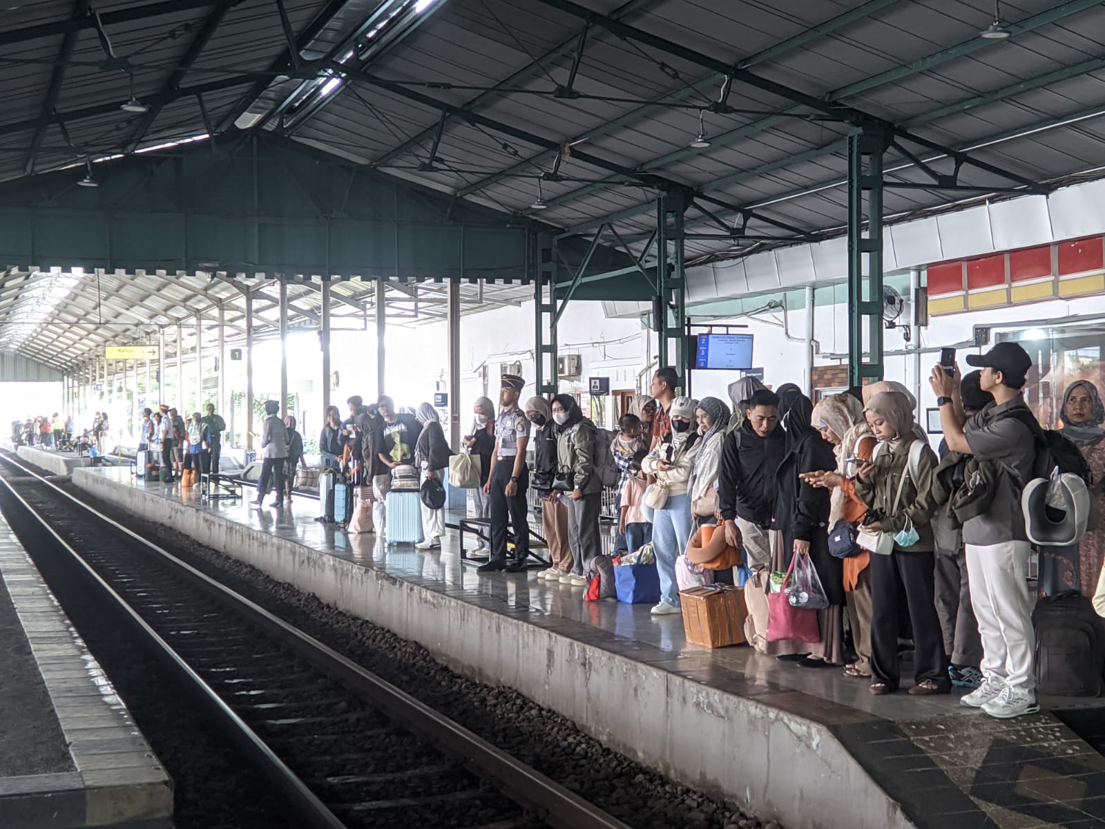 Libur Panjang Kenaikan Yesus Kristus, Okupansi Penumpang di KAI Daop 7 Madiun Terpantau Masih Tinggi