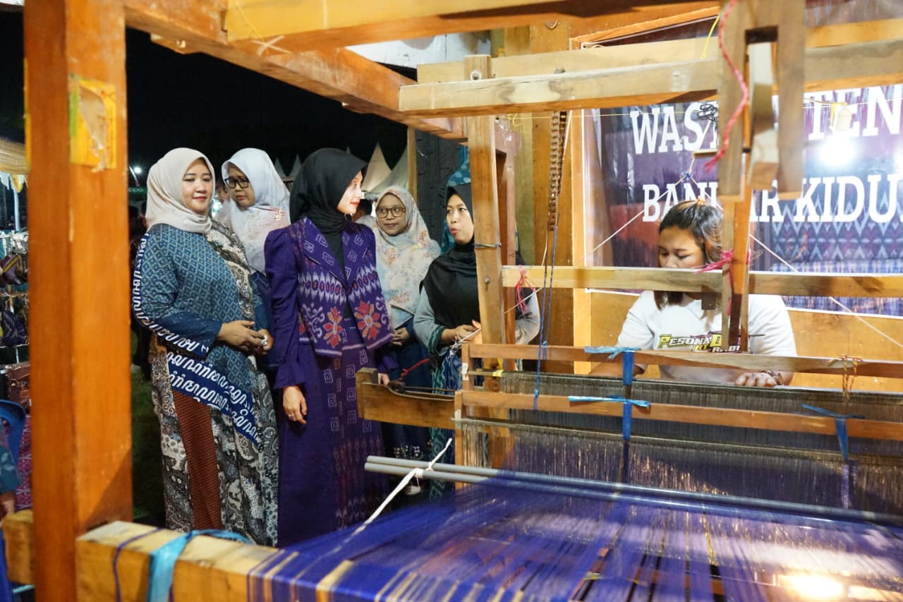 Kampung Tenun Ikat Bandar Kidul Menggelar Semarak Seni dan Kuliner