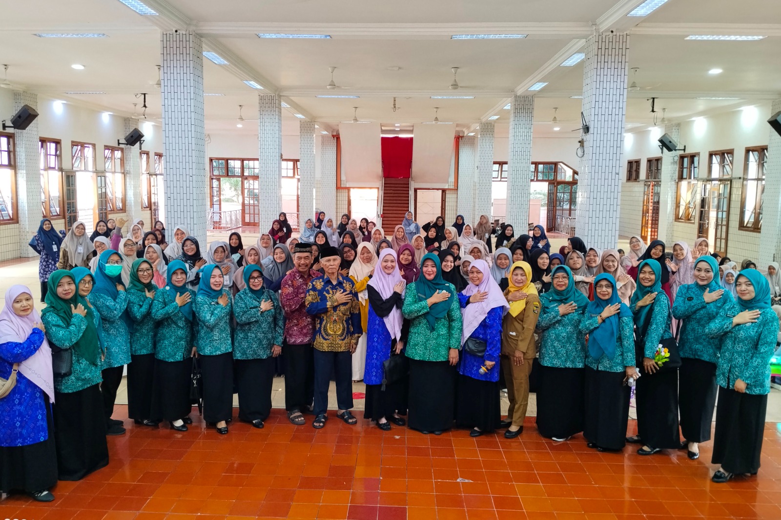 Tim Penggerak PKK Kota Kediri Gandeng Ponpes Wali Barokah Gelar Cek Kesehatan Gratis Bagi Santri