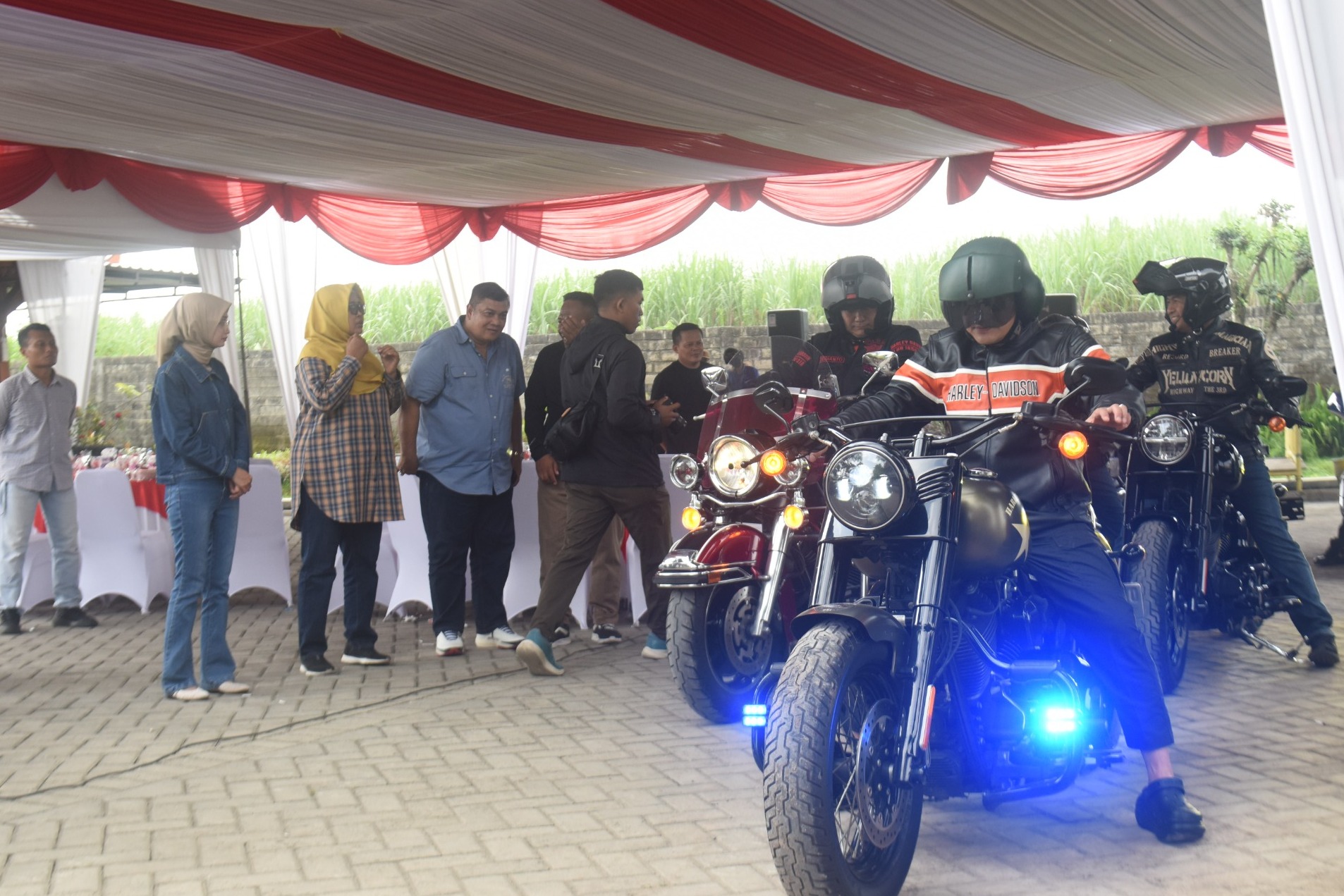 Rombongan Harley Davidson Club Indonesia Mojokerto Raya dan Kediri Raya Touring ke Kota Kediri