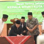 Hadiri Sertijab Kepala MTsN 1 Kota Kediri, Gus Qowim Dorong Inovasi Pendidikan