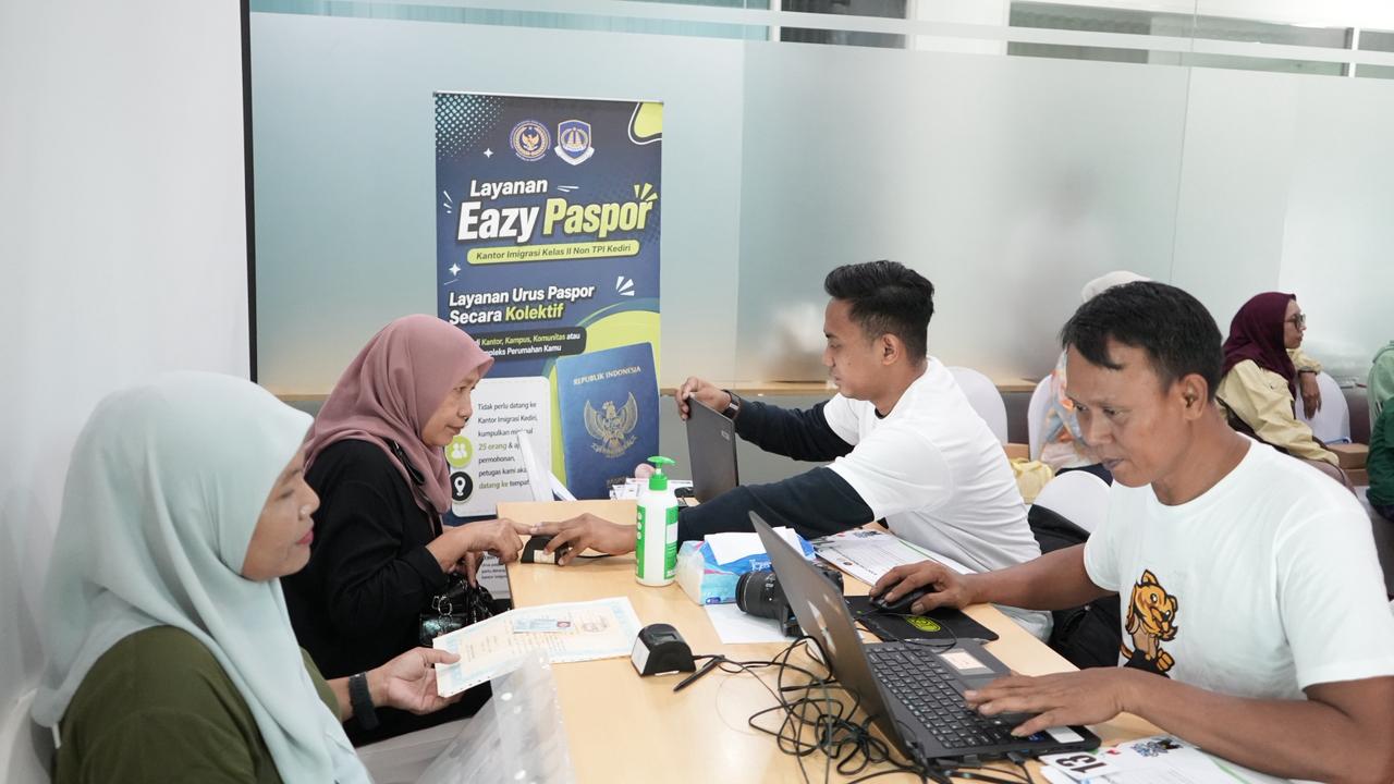Hadir Lebih Dekat Dengan Masyarakat, Kantor Imigrasi Kediri Gelar Eazy Passport di CFD Jalan Dhoho