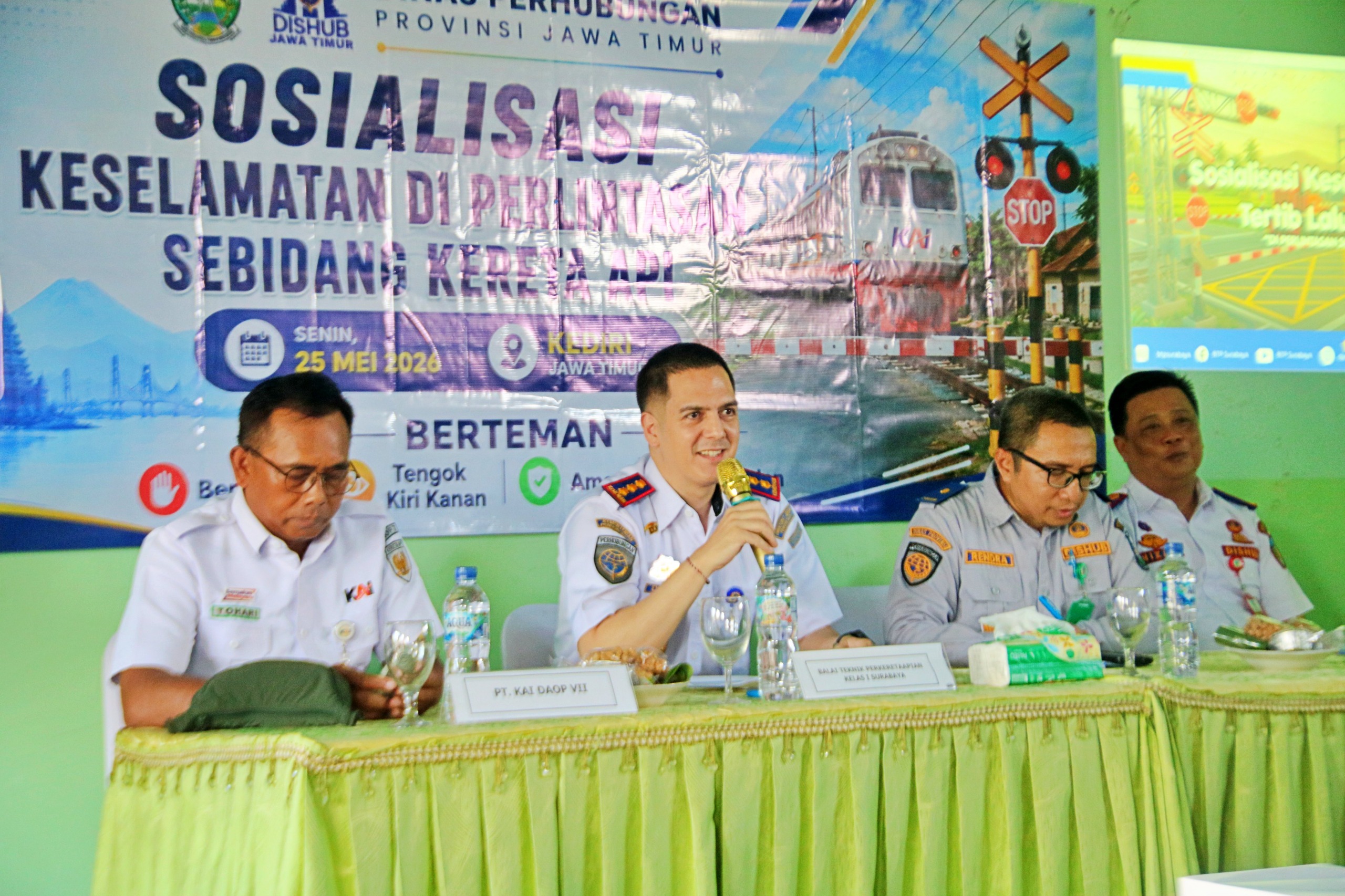 KAI Daop 7 Bersama Dishub Jatim Edukasi Warga Kediri, Keselamatan di Perlintasan Sebidang Jadi Prioritas