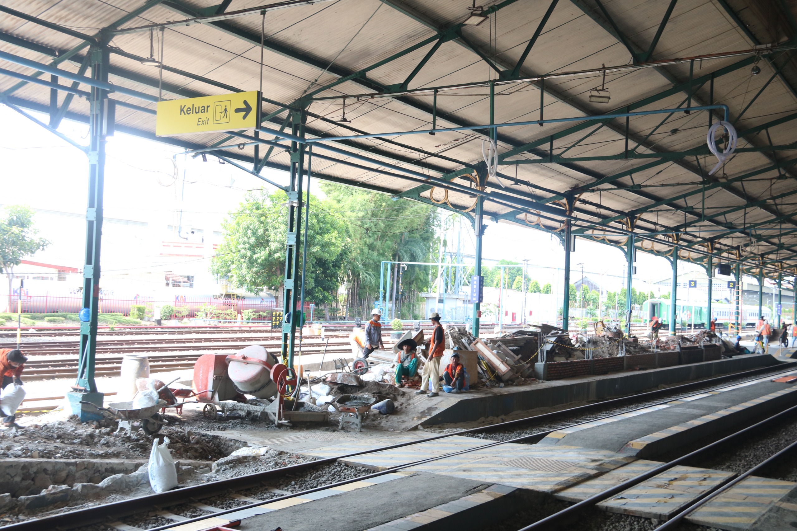 Wajah Baru Stasiun Madiun: KAI Daop 7 Tata Area Parkir, Peron Tinggi, Hingga Overcapping Demi Layanan Excellent